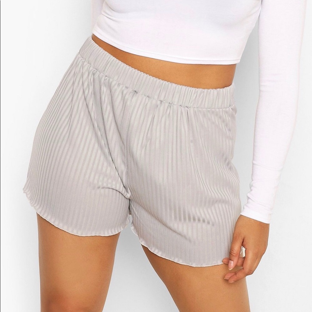 Plus Ribbed Lettuce Hem Shorts- size 20